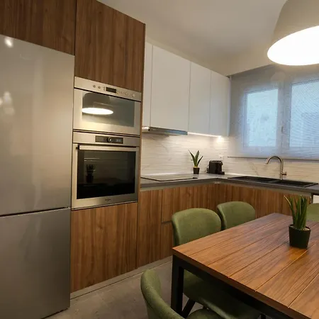 Unique Lee Pham Rhodes City