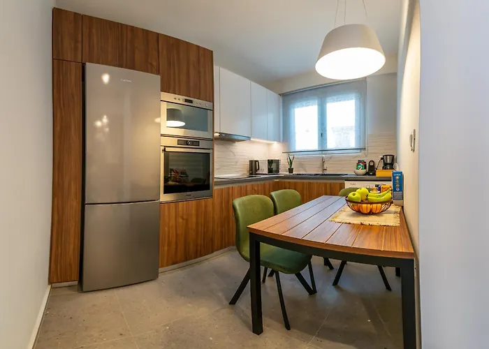 Unique Lee Pham Apartamento Rhodes City